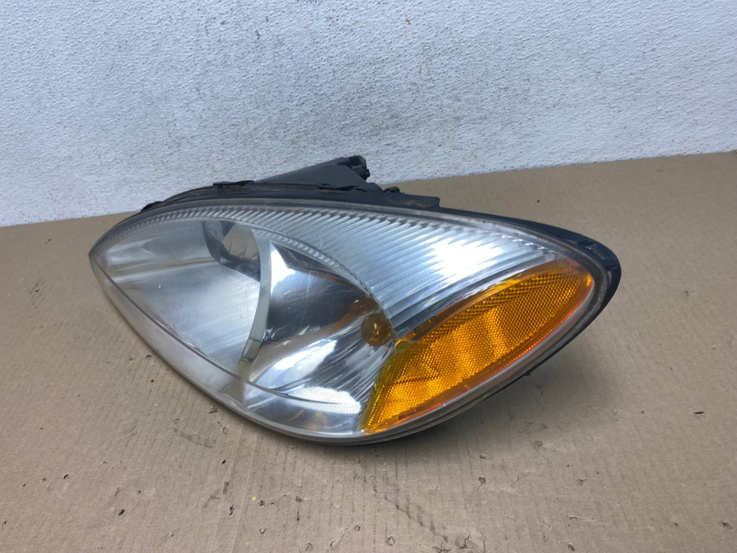 2000 to 2007 Ford Taurus Left Driver LH Side Halogen Headlight AE9575 LK1