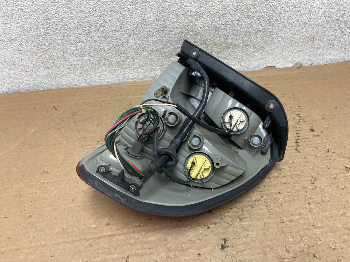 2001-2004 Hyundai Santa Fe Left Driver LH Side Tail Light AH9255 LK3