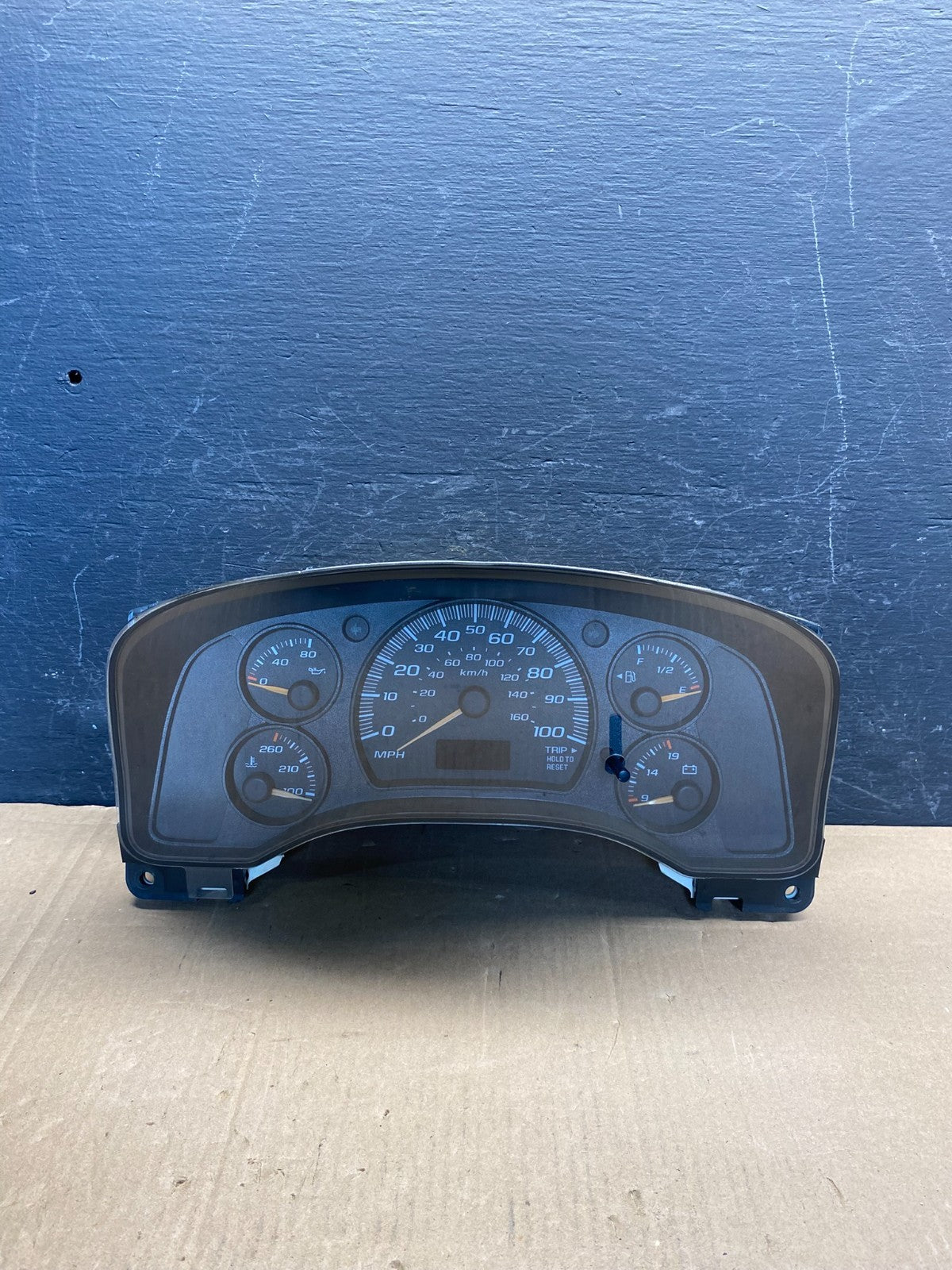 2004 to 2007 Chevrolet Express Speedometer Cluster Gauge AE7587 DG0