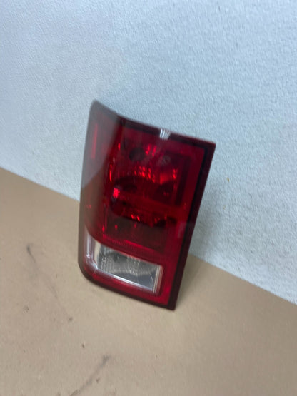 2005 to 2006 Jeep Grand Cherokee Left Driver Side Lh Tail Light AG6611 DW1