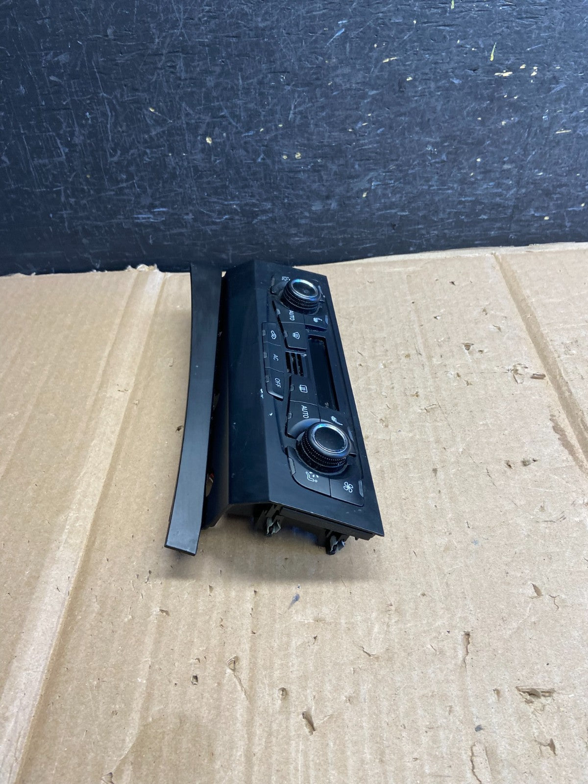 2009 - 2012 Audi Q5 Front Heater AC Climate Control Panel ah5682 DG2