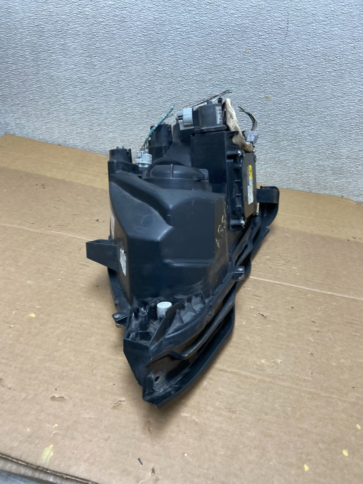2005 - 2007 Toyota Avalon Right Passenger Side XENON HID Headlight OEM AB5178 DW8