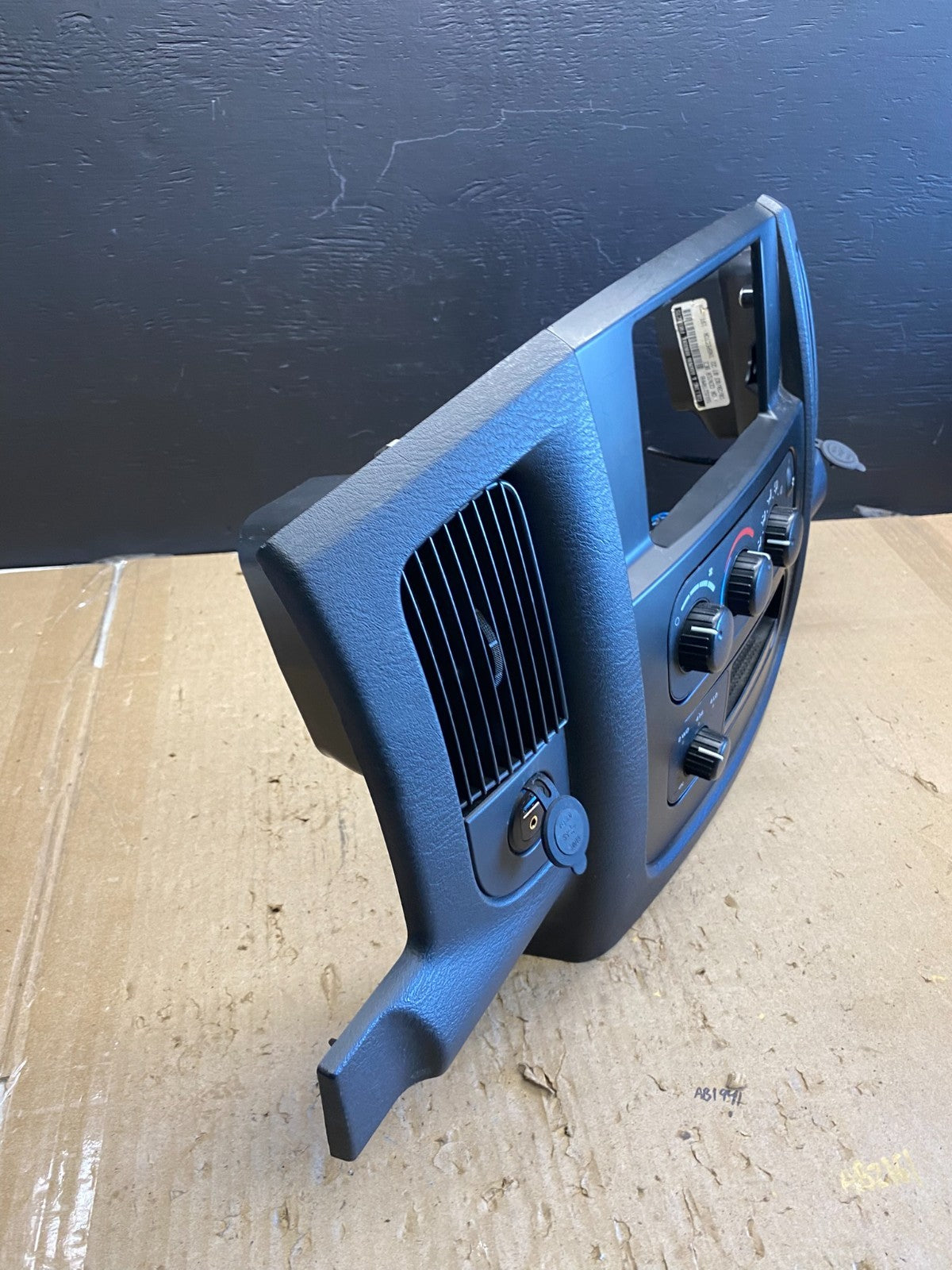2002 to 2005 Dodge Ram Radio Climate Control Dash Air Vent Bezel Trim AB5683 DG1