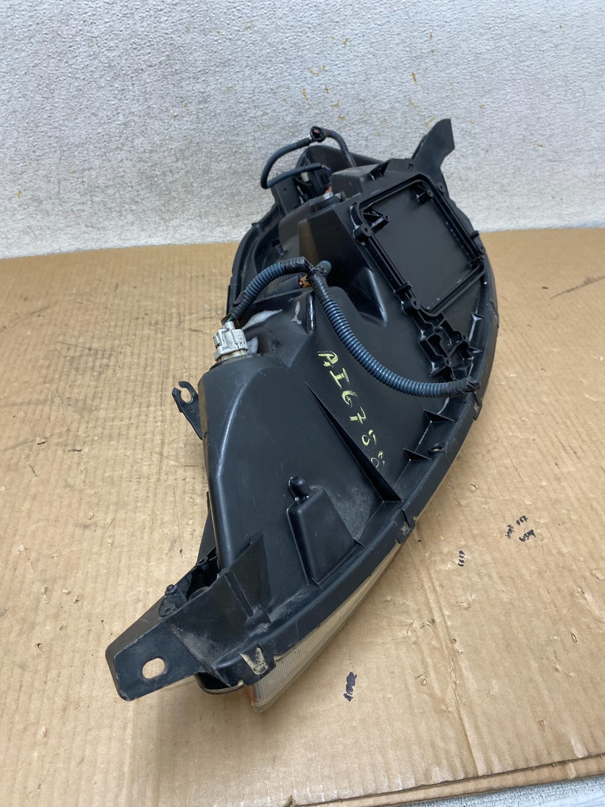 2006 to 2010 Toyota Sienna Right Passenger Rh Side Headlight Halogen AI6788 DW10