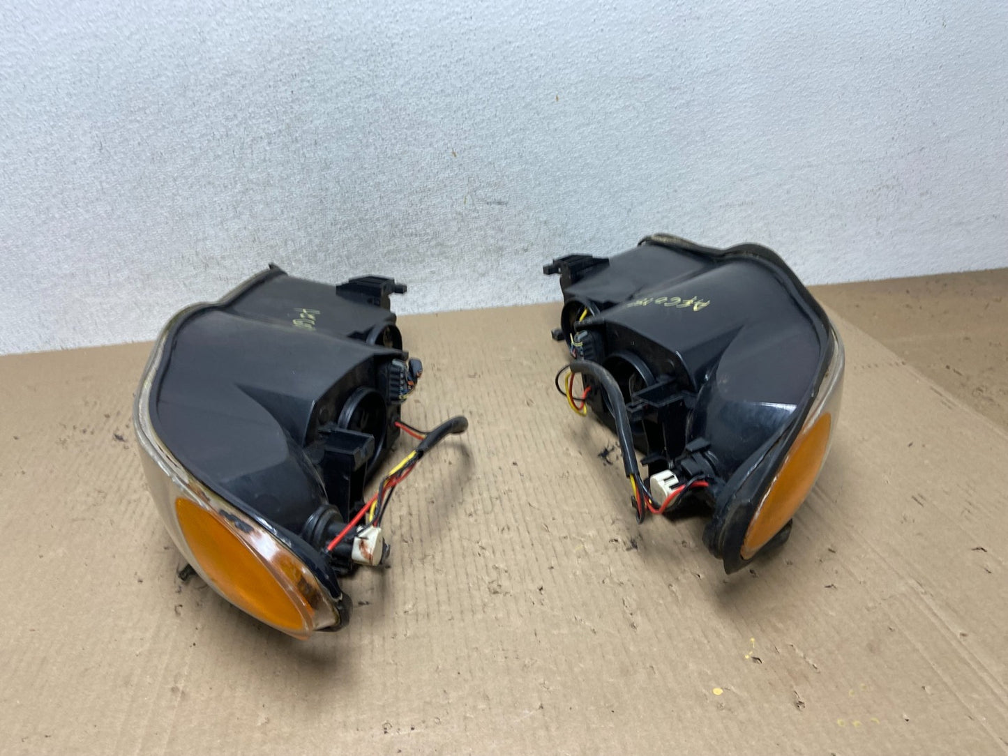 2000 to 2005 Chevrolet Monte Carlo Left+Right Side Set Headlights AF6018 DG9