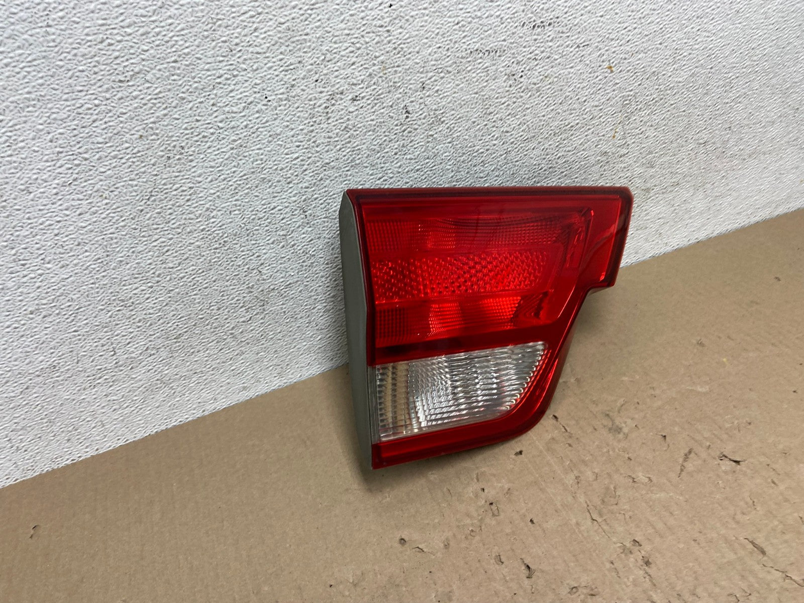 2011-2013 Jeep Grand Cherokee Left Driver Side Lh Inner Tail Light AE9671 LK2