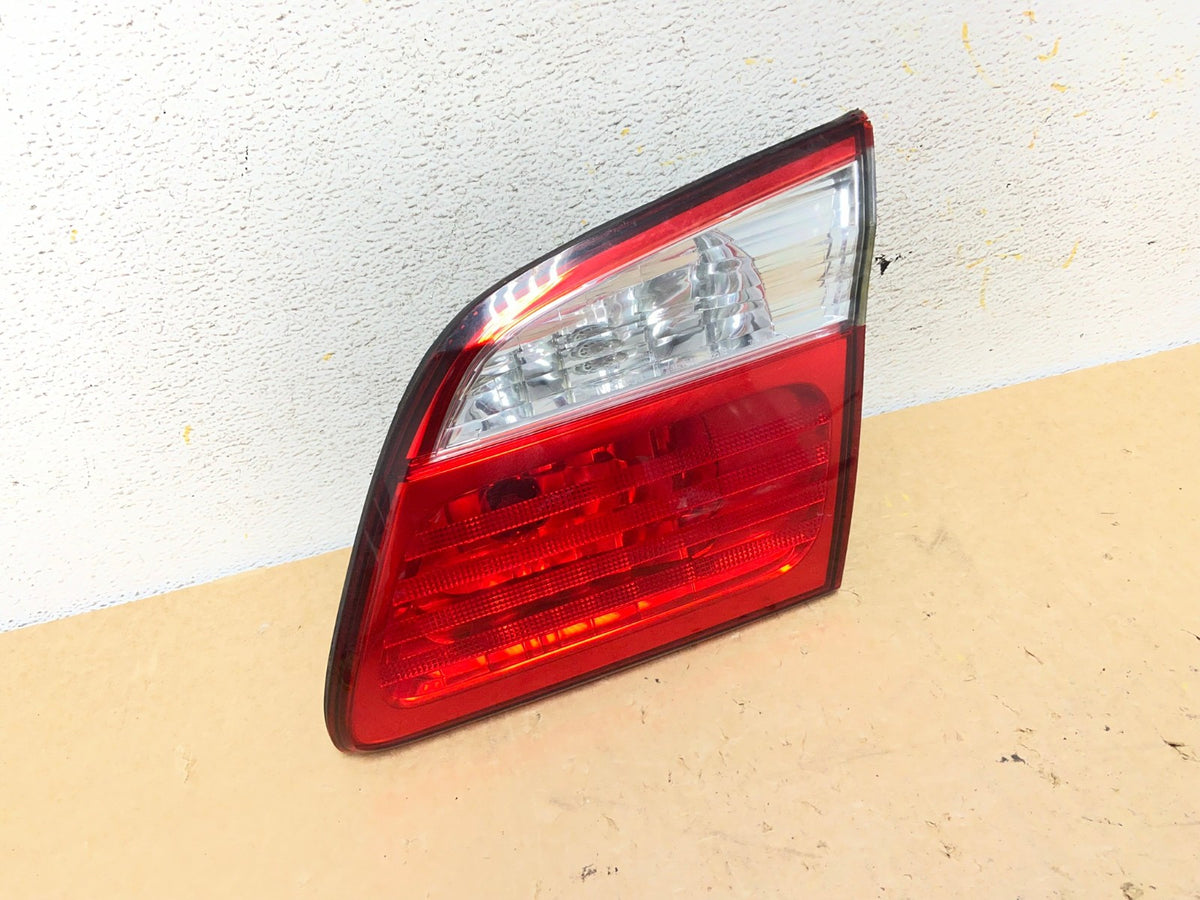 2000-2001 Infiniti i30 Right Passenger Rh Side Tail Light Inner AI3721 LK0