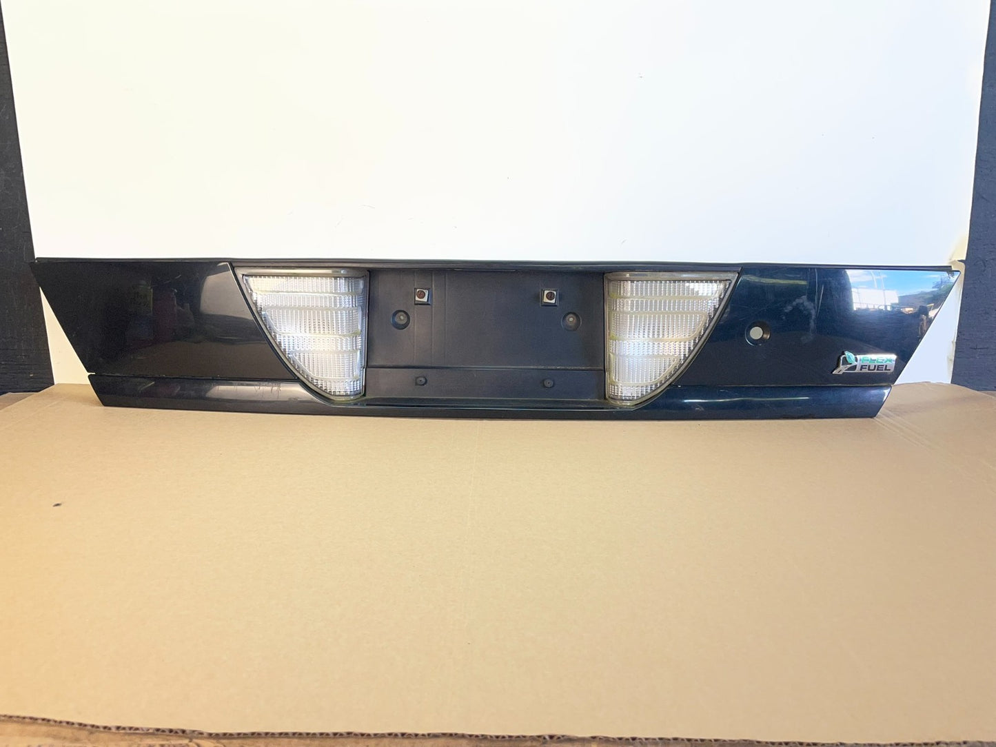 1998 - 2011 Ford Crown Victoria Trunk Rear Garnish License Plate Panel ag7563 DG0