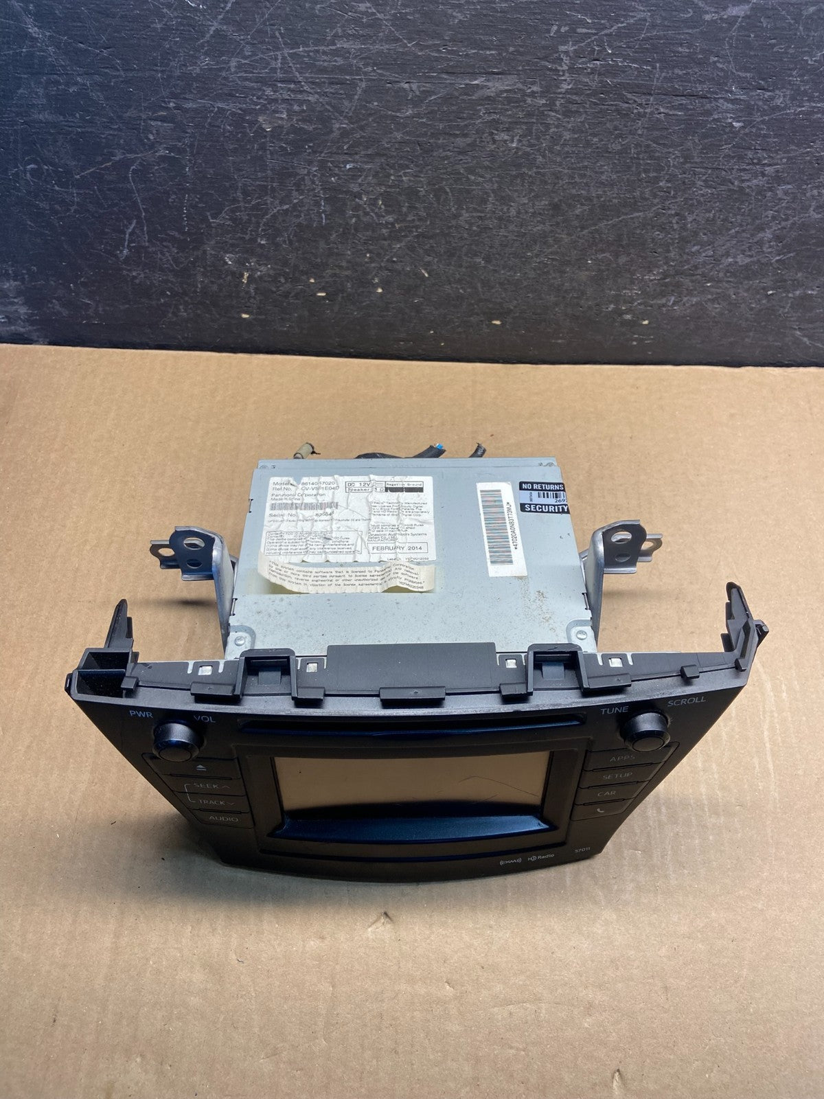 2012 to 2015 Toyota Prius V Radio Stereo Receiver CD Player AF9384 DG4