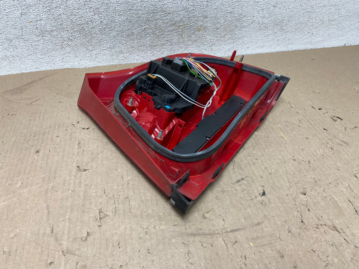 2004 - 2006 Volvo S80 Left Driver LH Side Tail Light AH7680 LK4