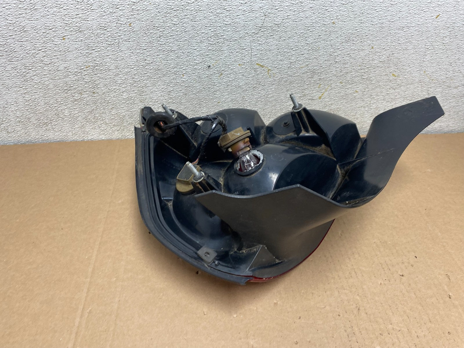 1998-2003 Ford Crown Victoria Left Driver Lh Side Tail Light Oem P9094 DW4