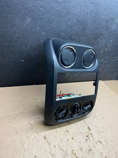2008 to 2010 Jeep Compass Dash Climate Temperature Control Radio Bezel T6153 DG2