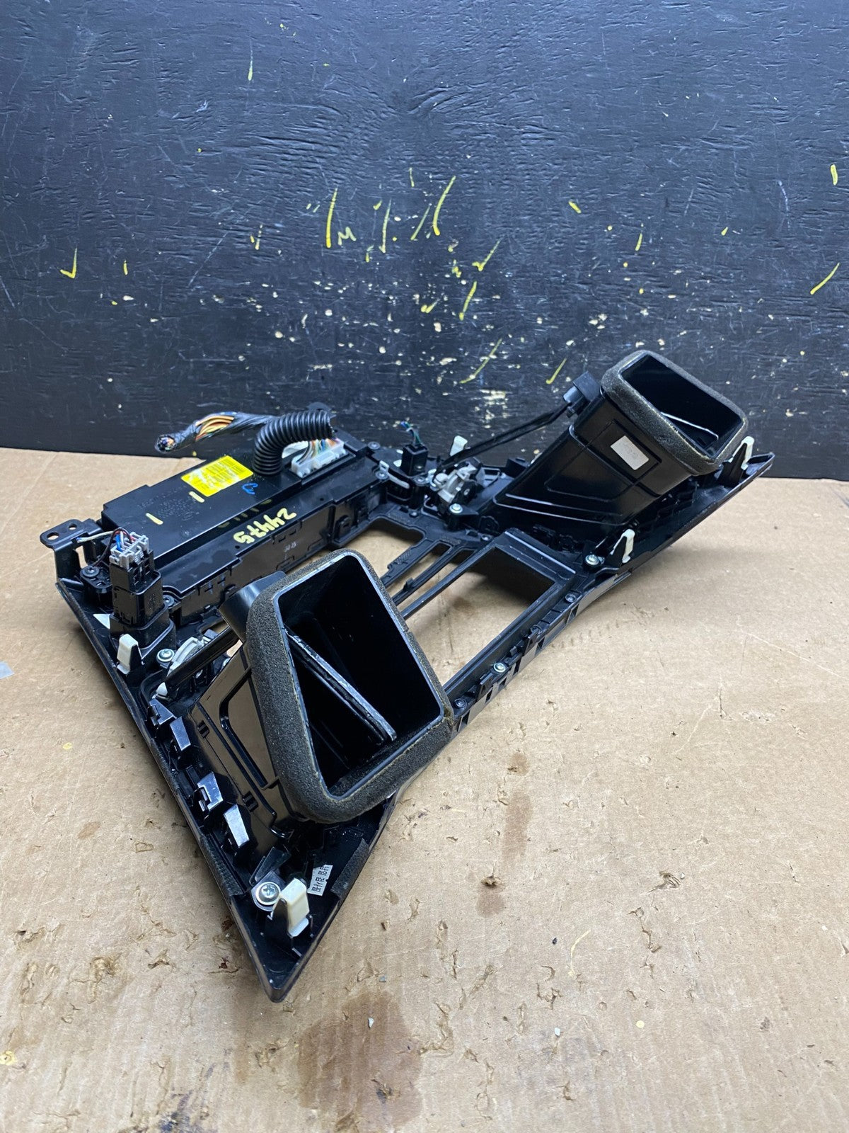 2011 to 2014 Hyundai Sonata Center Radio Climate Control Air Vent Bezel Z4475 DG5