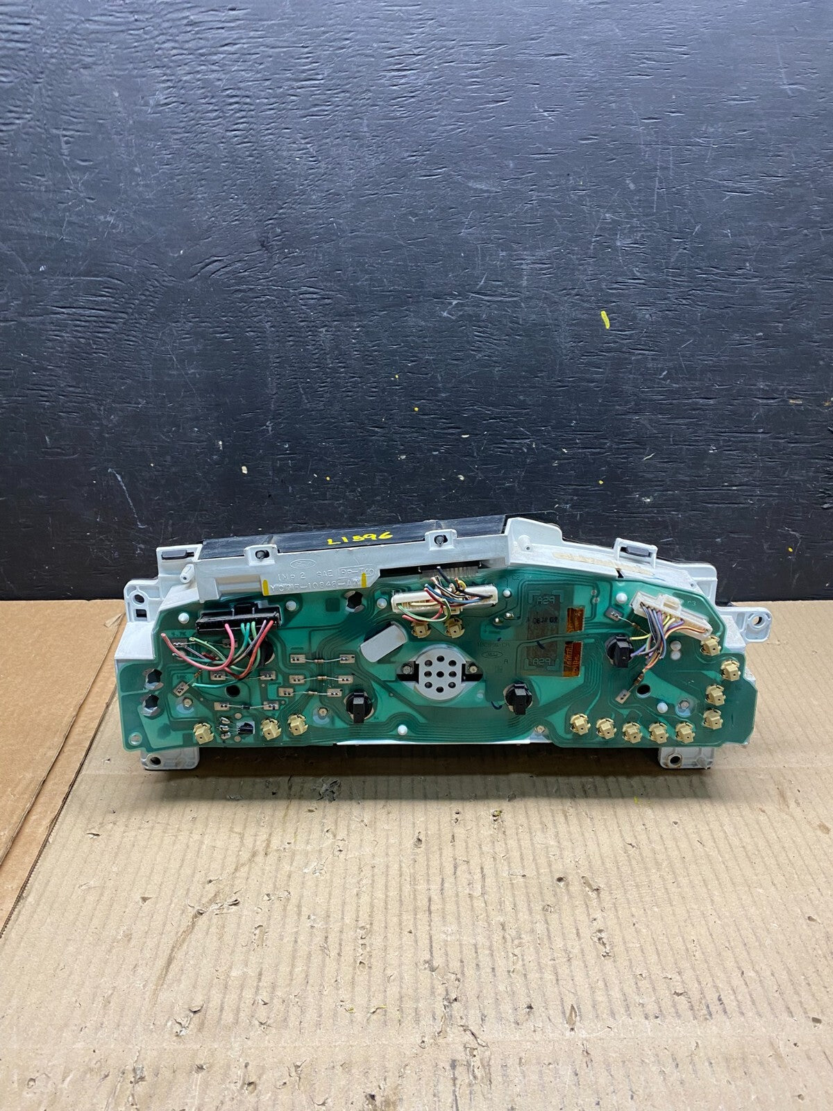 2001 - 2002 Ford Econoline E250 E350 Van Speedometer Instrument Cluster L1596 DG5