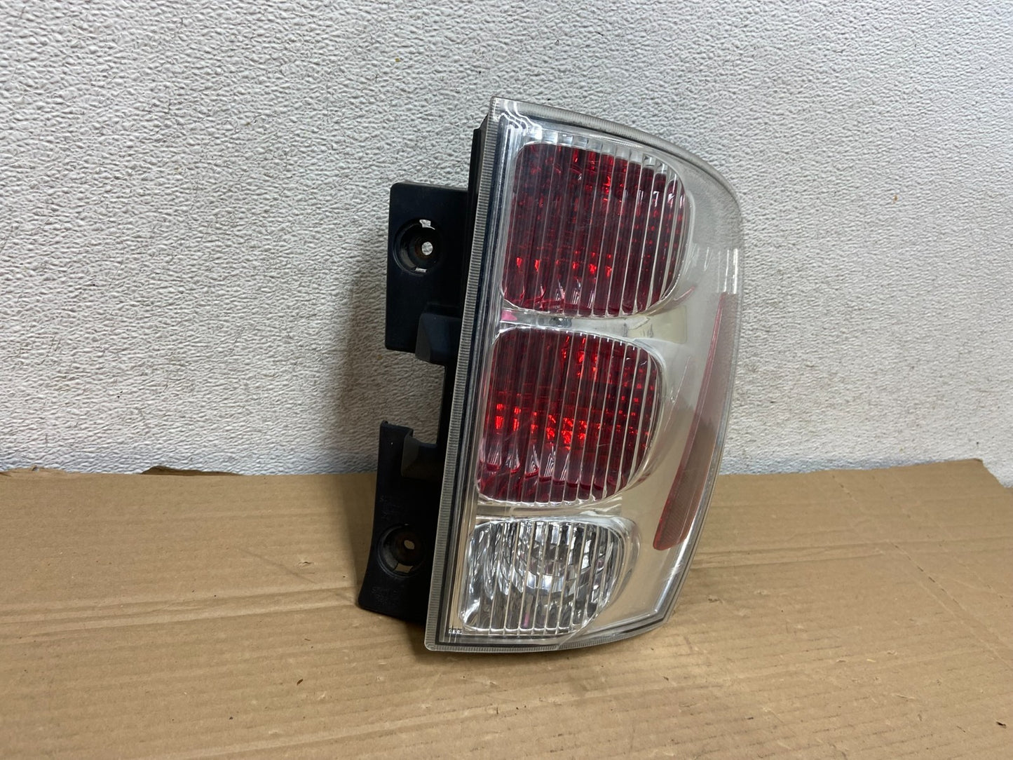 2005 to 2008 Chevrolet Equinox Right Passenger Rh Side Tail Light AG8944 DW1