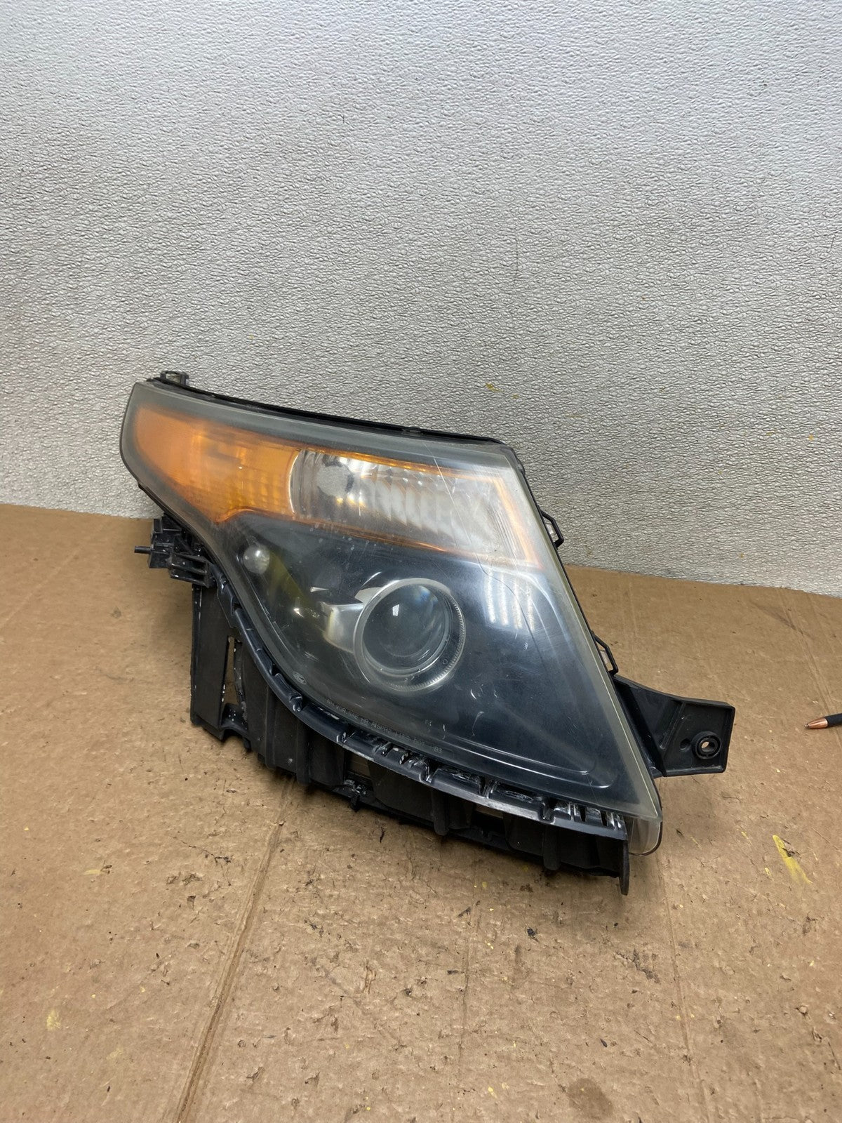2011 to 2015 Ford Explorer Right Passenger Halogen Headlight Oem AA4228 DW0