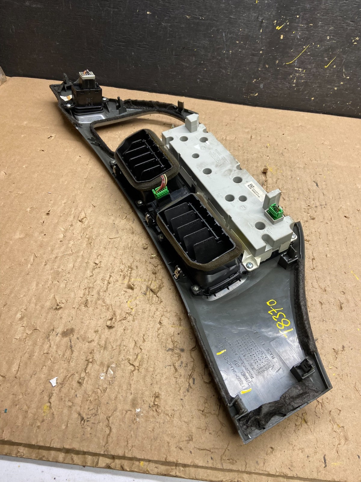 2005 to 2010 Honda Odyssey Radio Climate Control Dash Trim Bezel T8370 DG3