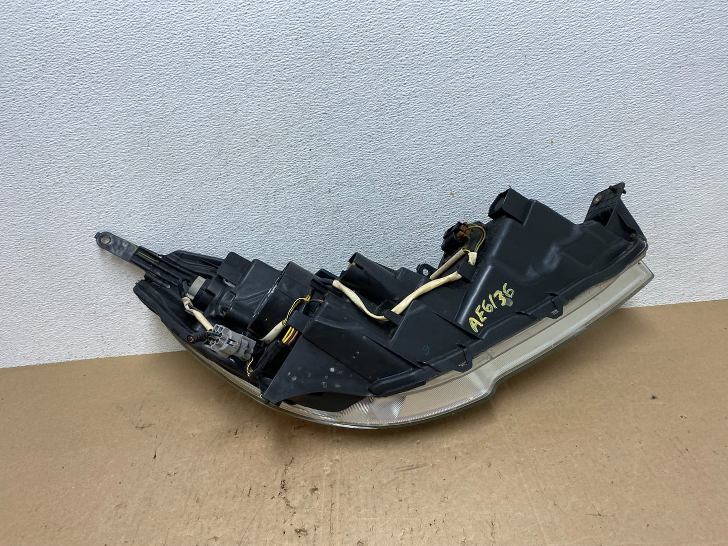 2010 2011 2012 Subaru Legacy Outback Left Driver Halogen Headlight AE6136 DW7