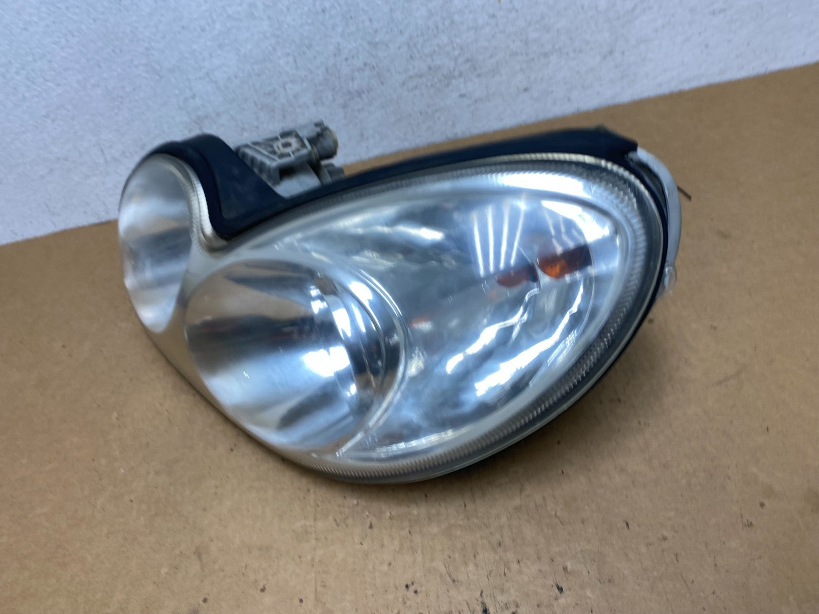 2002 to 2005 Hyundai Sonata Left Driver LH Side Headlight Halogen AD4625 DW1