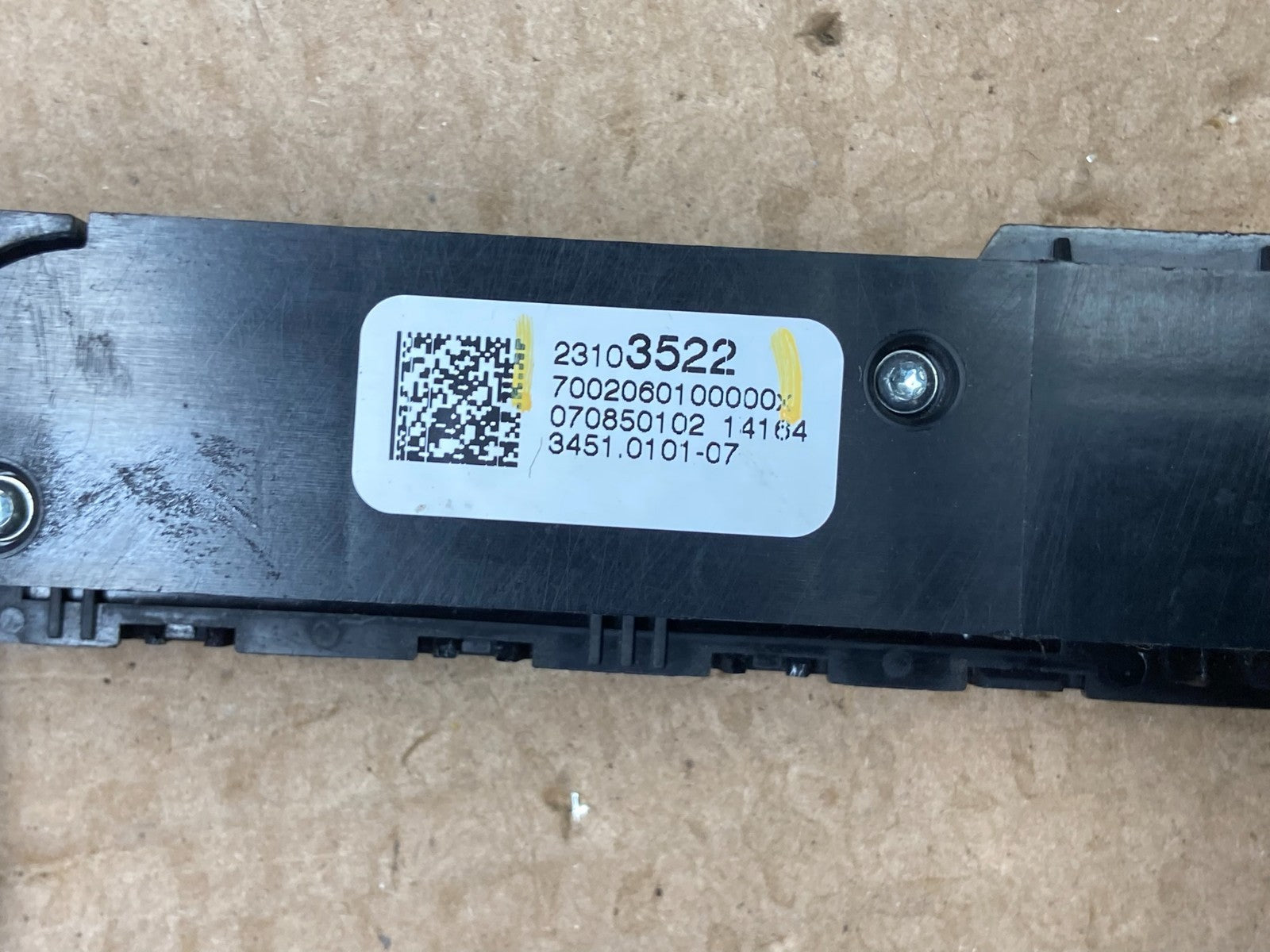 2013 - 2017 Buick Enclave Center Dash Hazard Waring Multi Switch Z0101 DG5