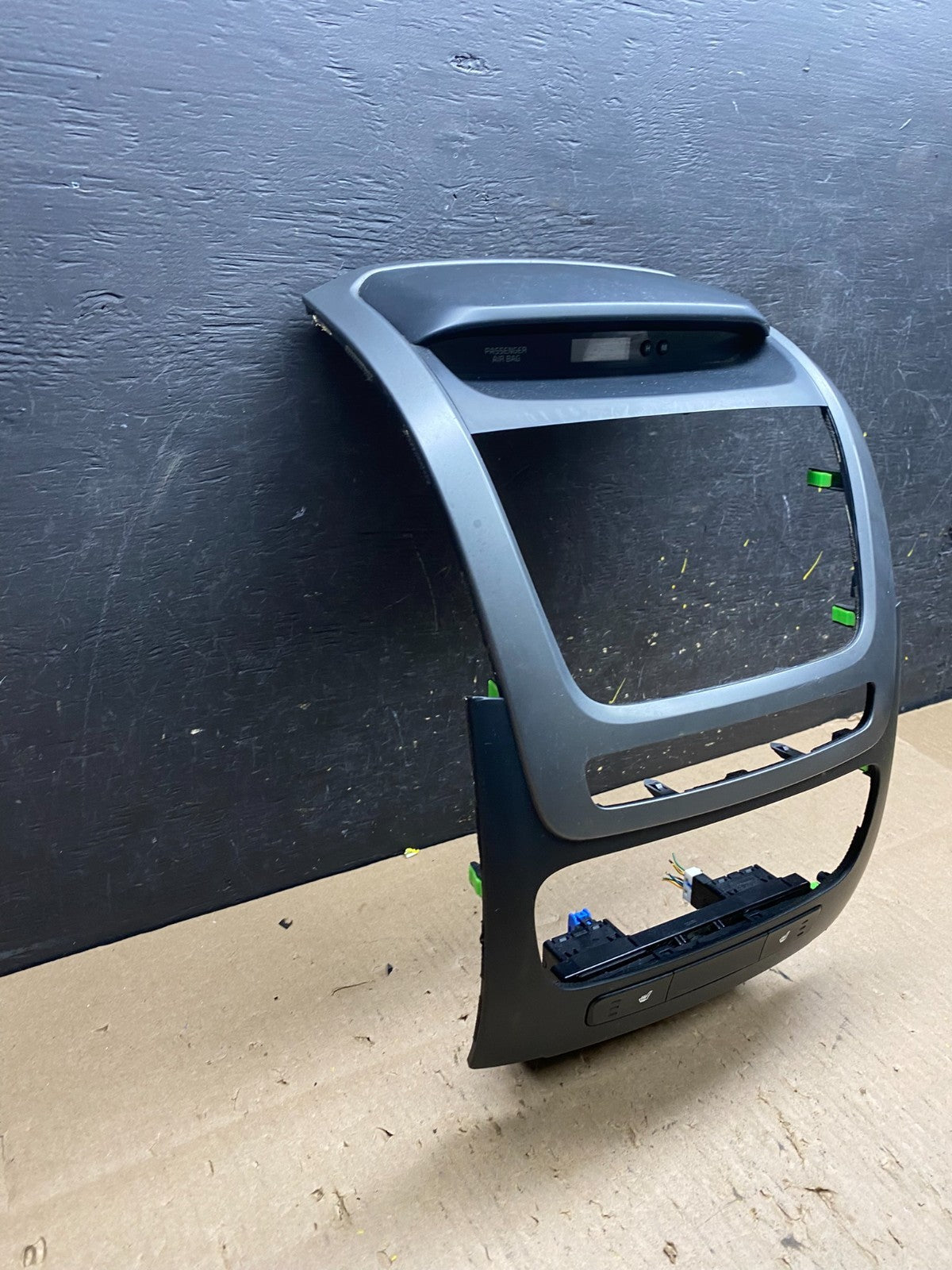2014 2015 Kia Sorento Front Dash Radio Bezel Trim Air Vent T5839 DG2