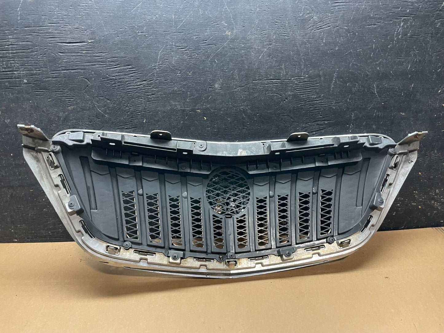 2013 to 2016 Buick Encore Front Upper Grill Grille Oem Z8190 DG5