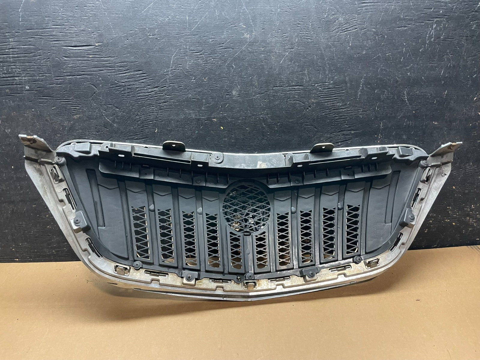 2013 to 2016 Buick Encore Front Upper Grill Grille Oem Z8190 DG5
