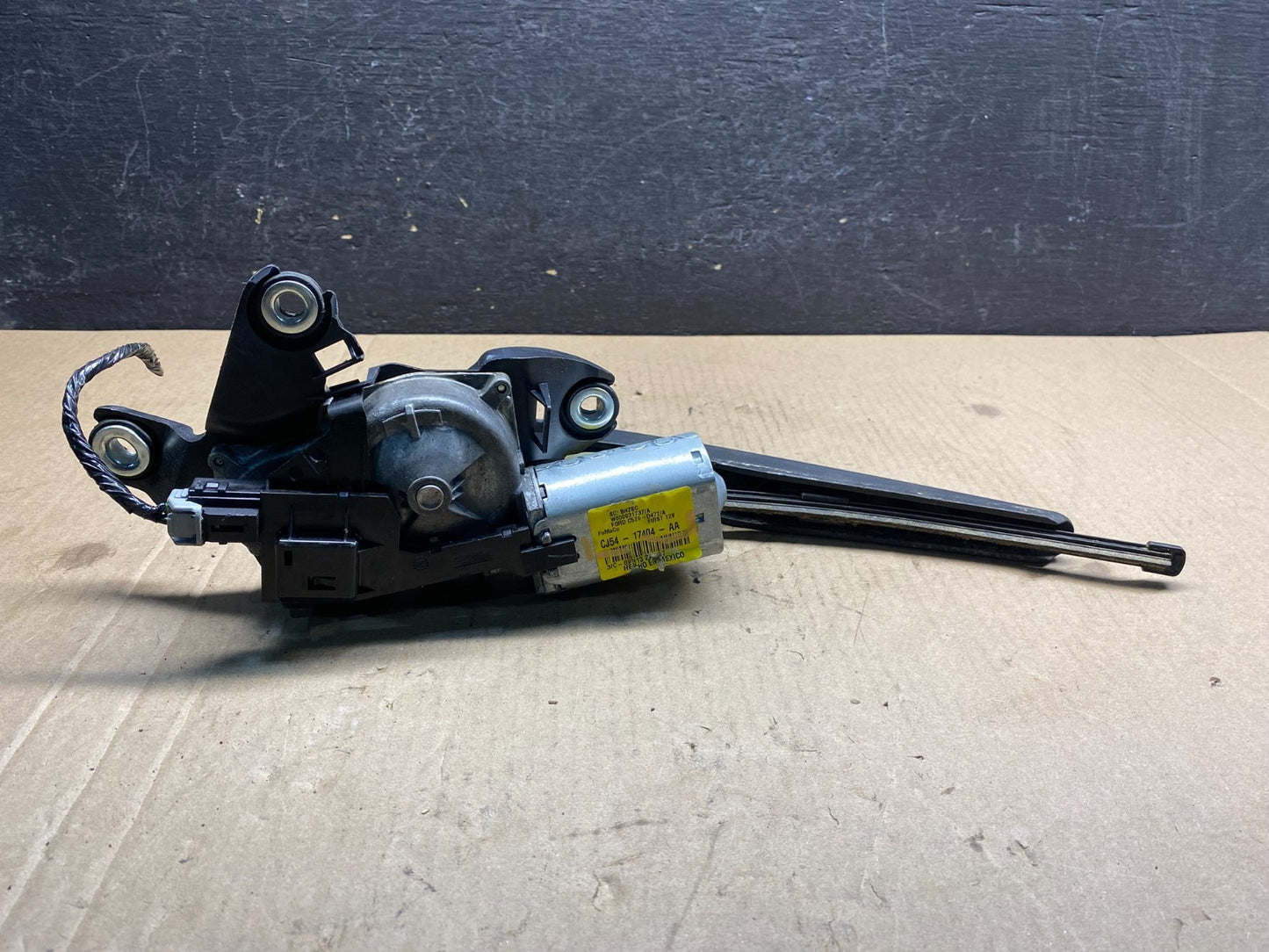 2013 to 2019 Ford Escape Rear Windshield Wiper Motor AG3595 DG5