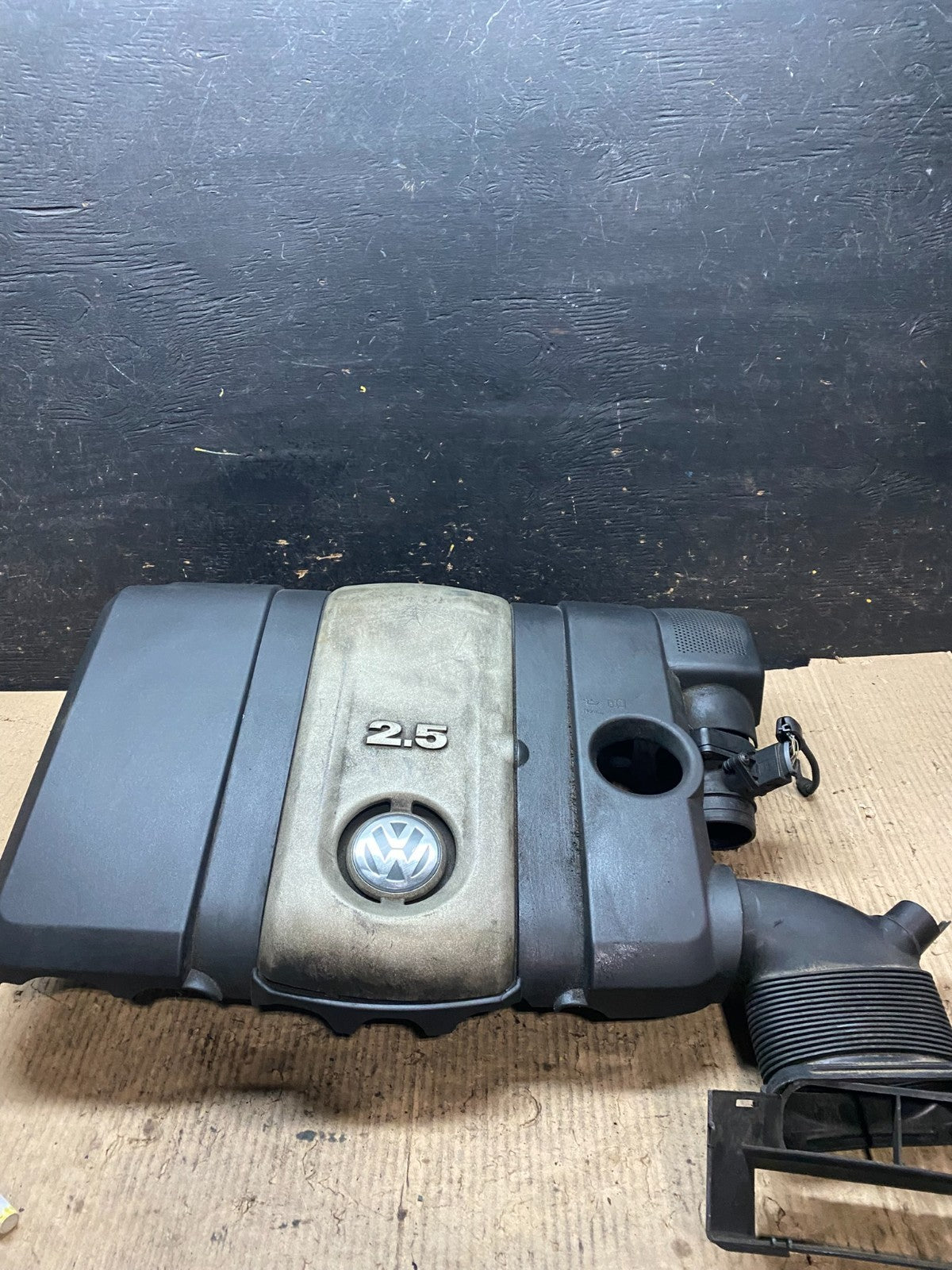 2005 - 2008 Volkswagen Jetta Beetle 2.5L Passat Engine Cover 07k129601G V4255 DG0