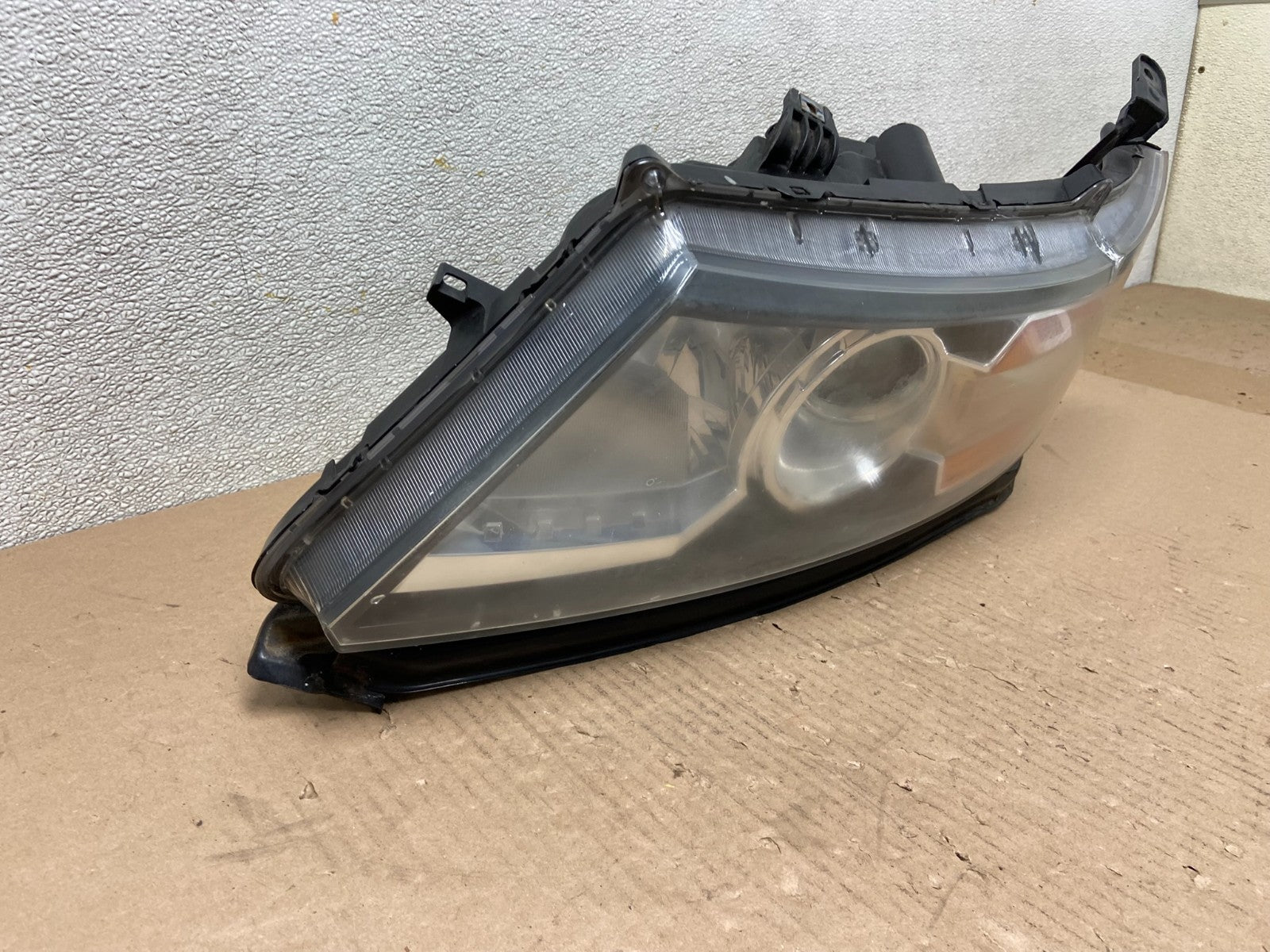 2011 to 2013 Honda Odyssey Front Left Driver LH Headlight Xenon AB6000 DW2