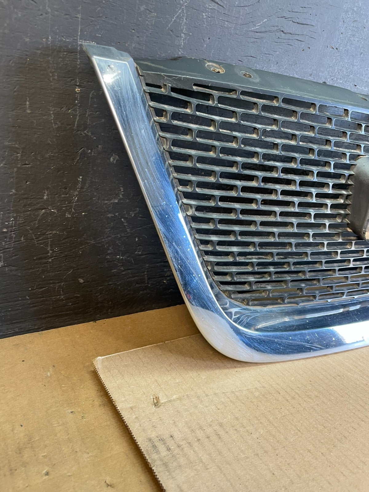 2007 to 2012 GMC Acadia Front Upper Grill Grille Oem AC2017  DG2