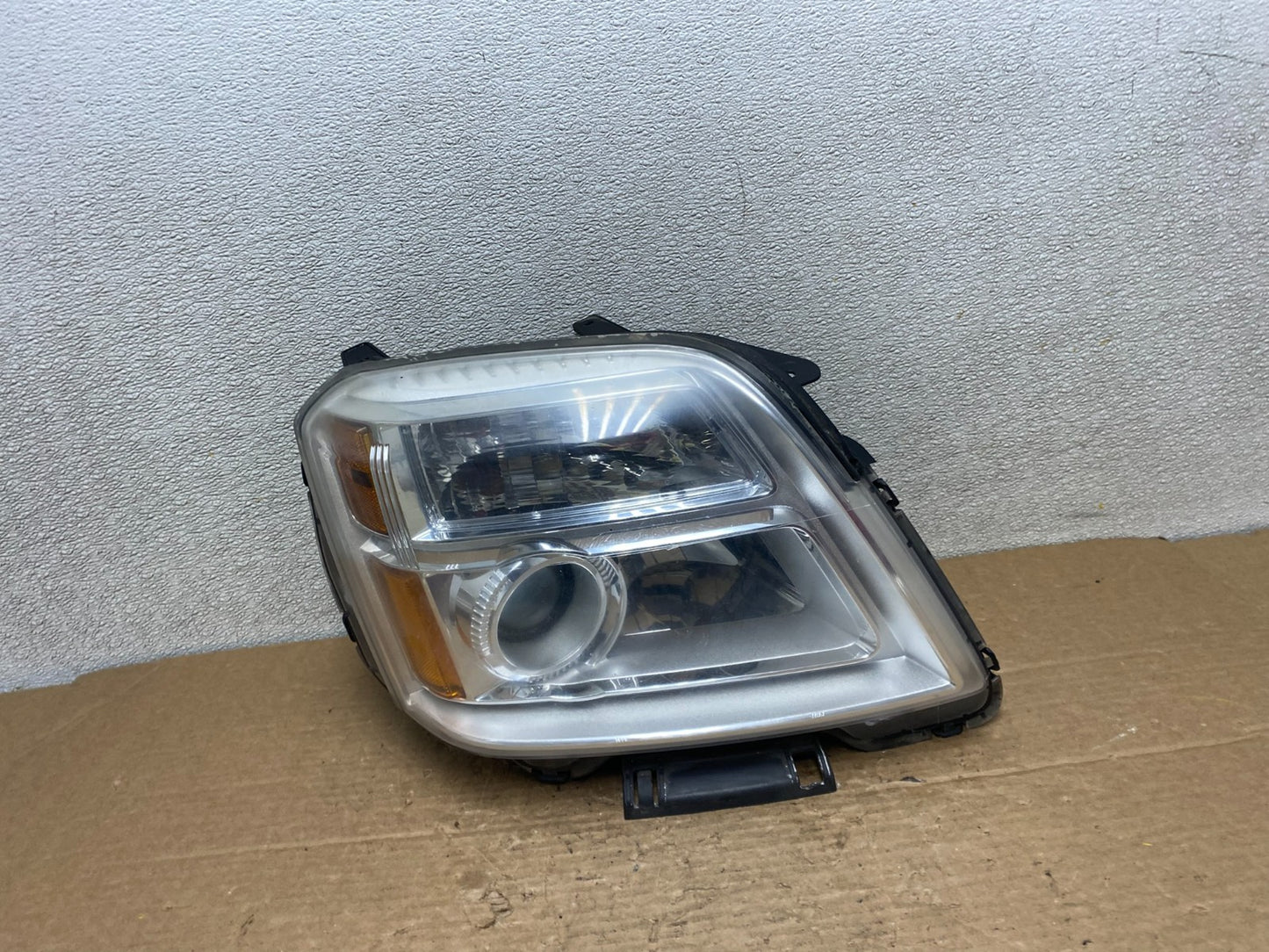 2010 to 2015 GMC Terrain Halogen Passenger Right Rh Side Headlight Oem Z2856 DW0