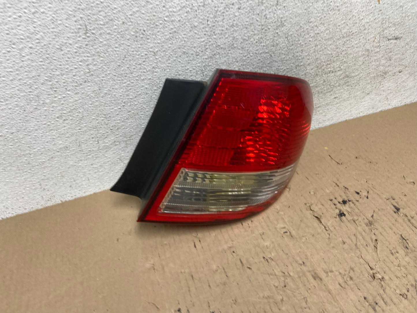 2002-2004 Infiniti i35 Right Passenger Rh Side Tail Light AF5917 LK2