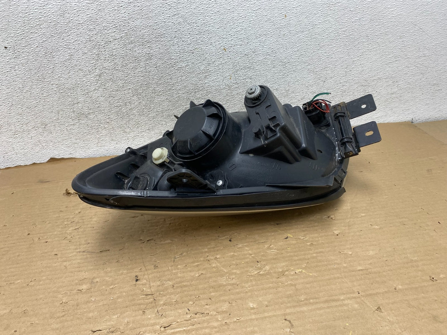 2005 to 2006 Kia Sportage Right Passenger RH Halogen Headlight DEPO AG8270 DW4