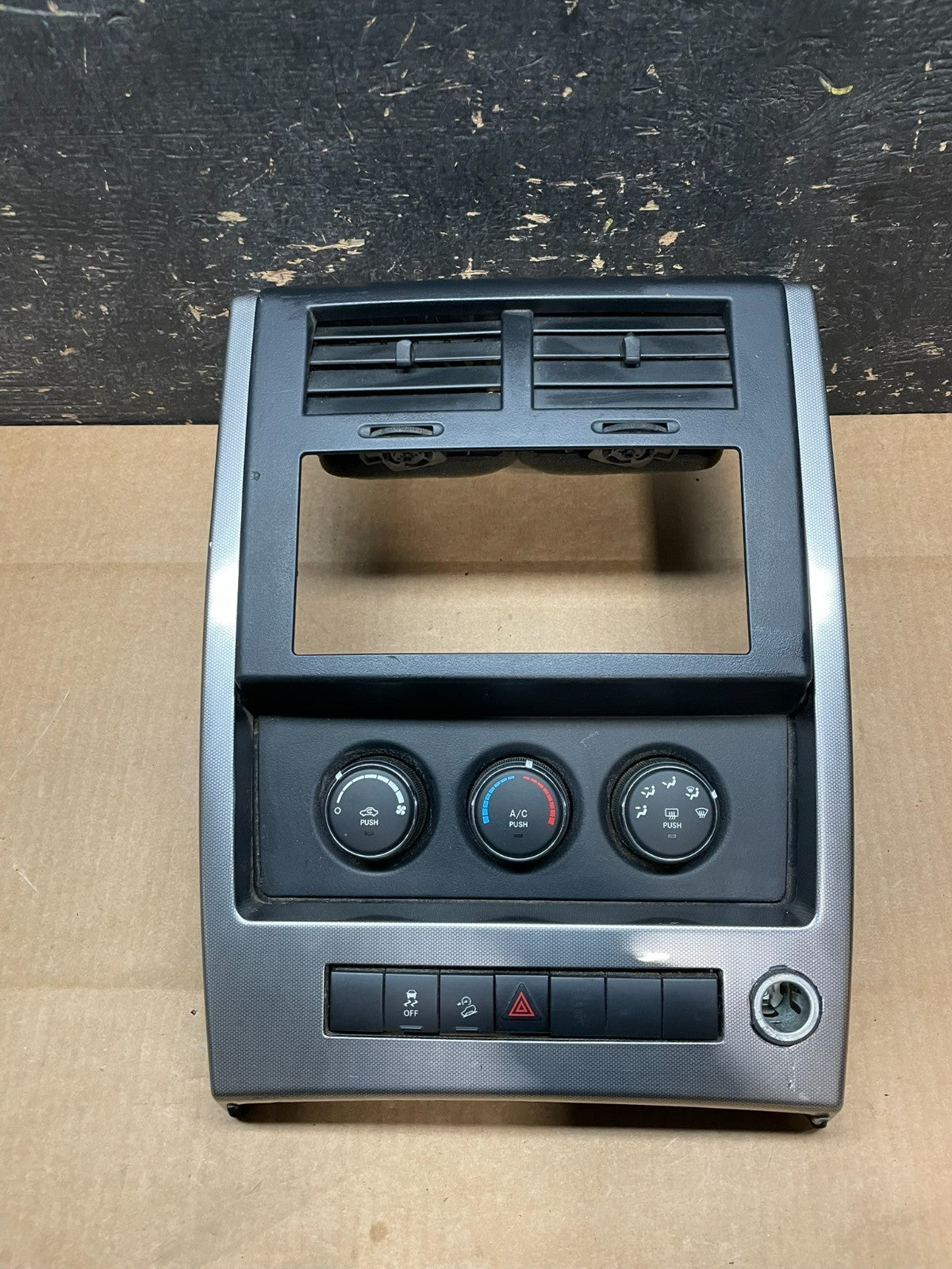 2008 to 2012 Jeep Liberty Dash Climate Temperature Control Radio Bezel aa9007 DG0