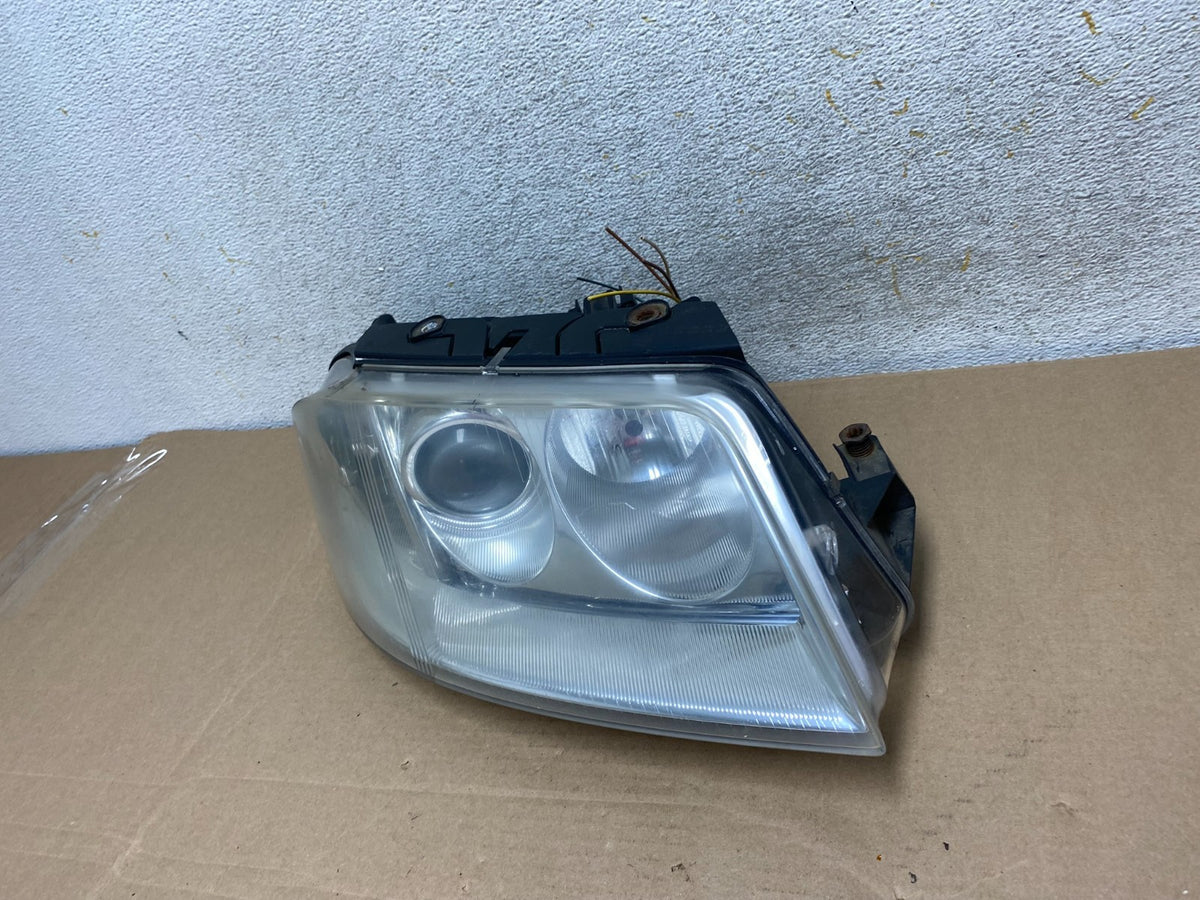 2001-2005 Volkswagen Passat Right Passenger RH Halogen Headlight AH9323 DW1