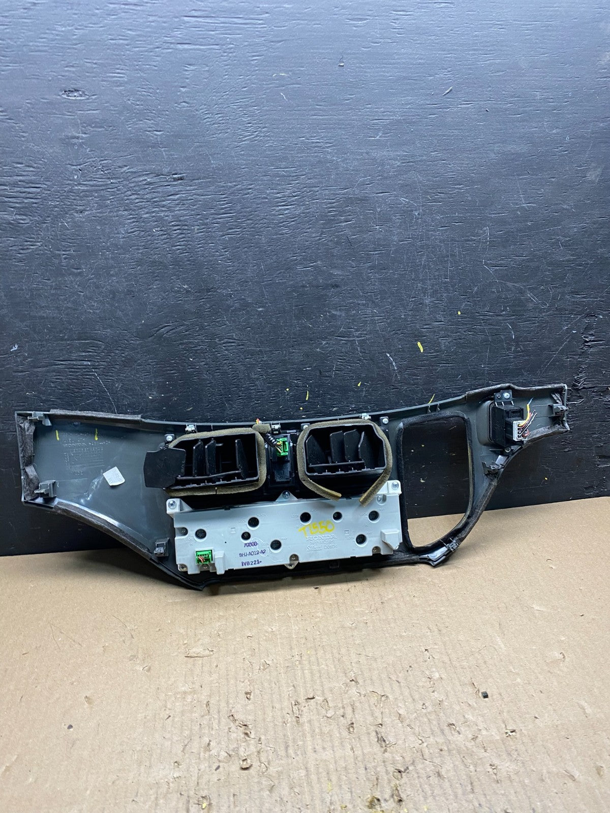 2005 to 2010 Honda Odyssey Radio Climate Control Dash Trim Bezel T1550 DG3