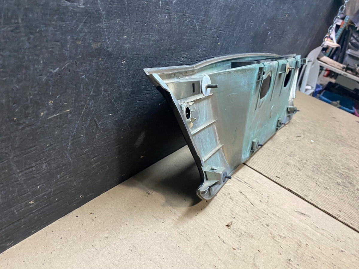 2000 2001 Infiniti I30 Rear Trunk Deck Finish Panel License Plate Trim N3298 DG8