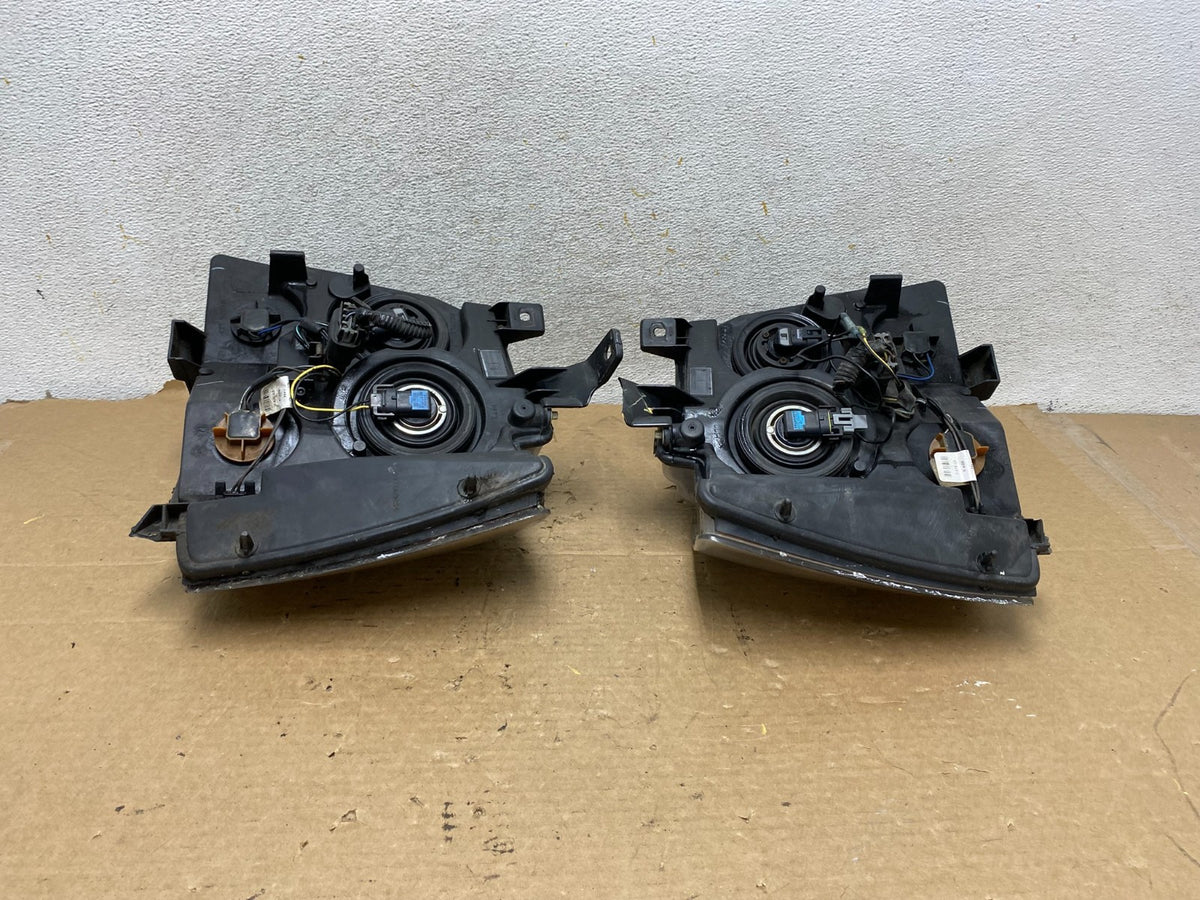 2007 to 2013 Chevrolet Suburban Tahoe Left+Right Set Headlights AH8163 DW12