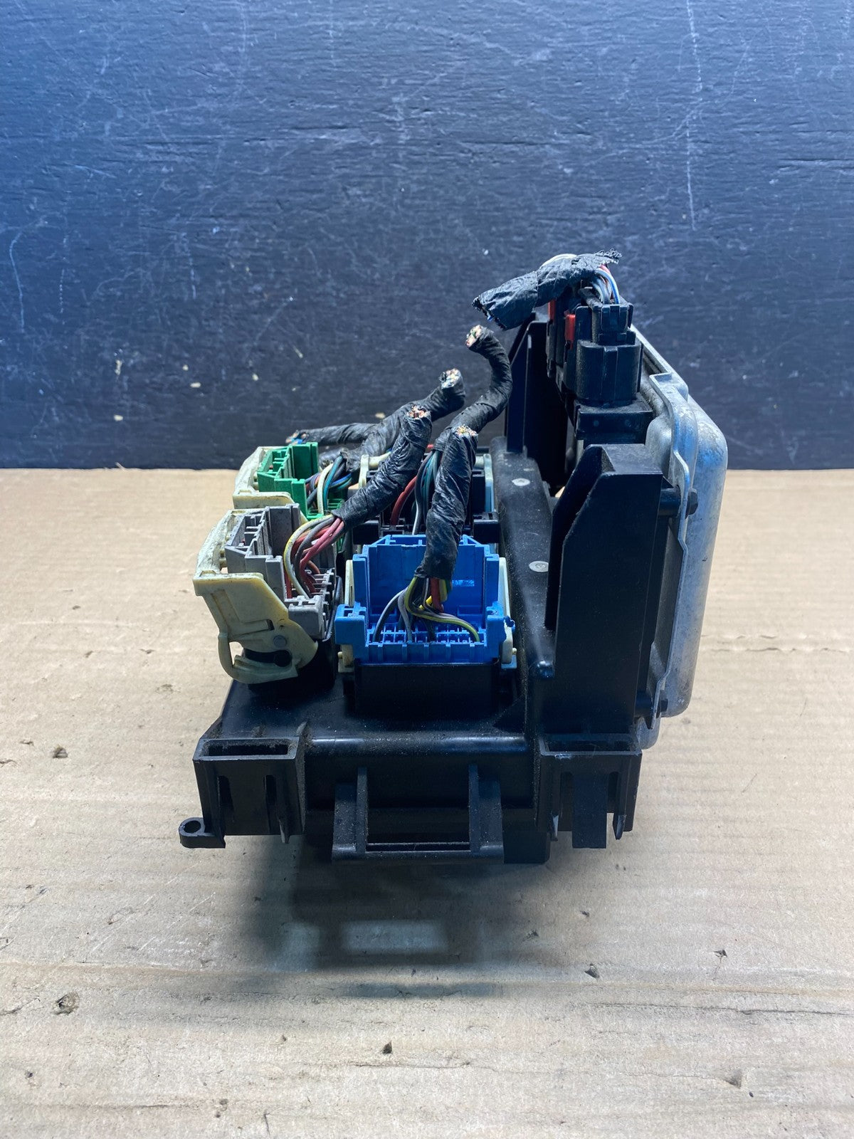 2006 2007 Chrysler 300 Totally Integrated Power Module Fuse Box TIPM AF4023 DW3
