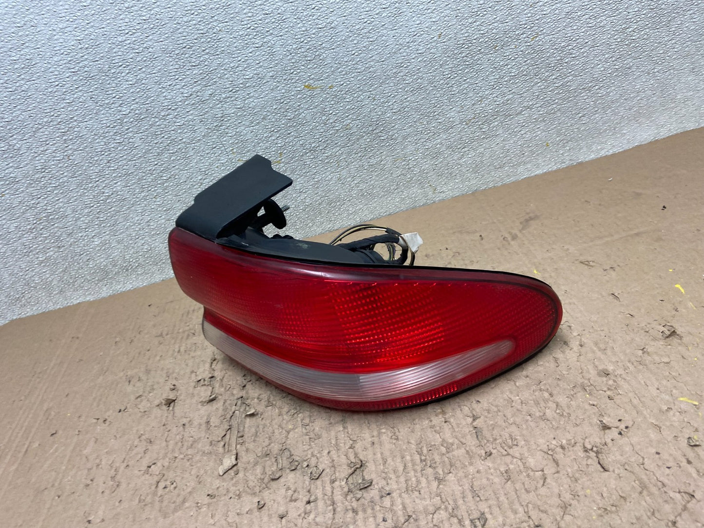1993 to 1997 Chrysler Concorde Right Passenger Side Tail Light OEM Y0873 DG1