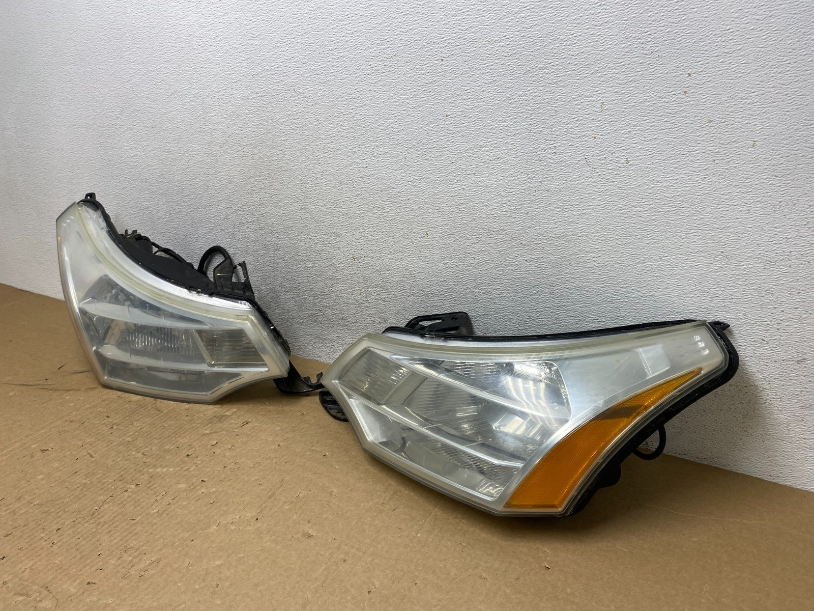 2008 2009 2010 2011 Ford Focus Left+Right Headlights Halogen AG0537 DW1