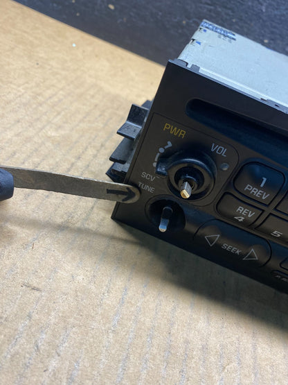 1995 to 2002 GMC Chevy Truck Yukon Silverado AM FM Radio ah4987 DG1