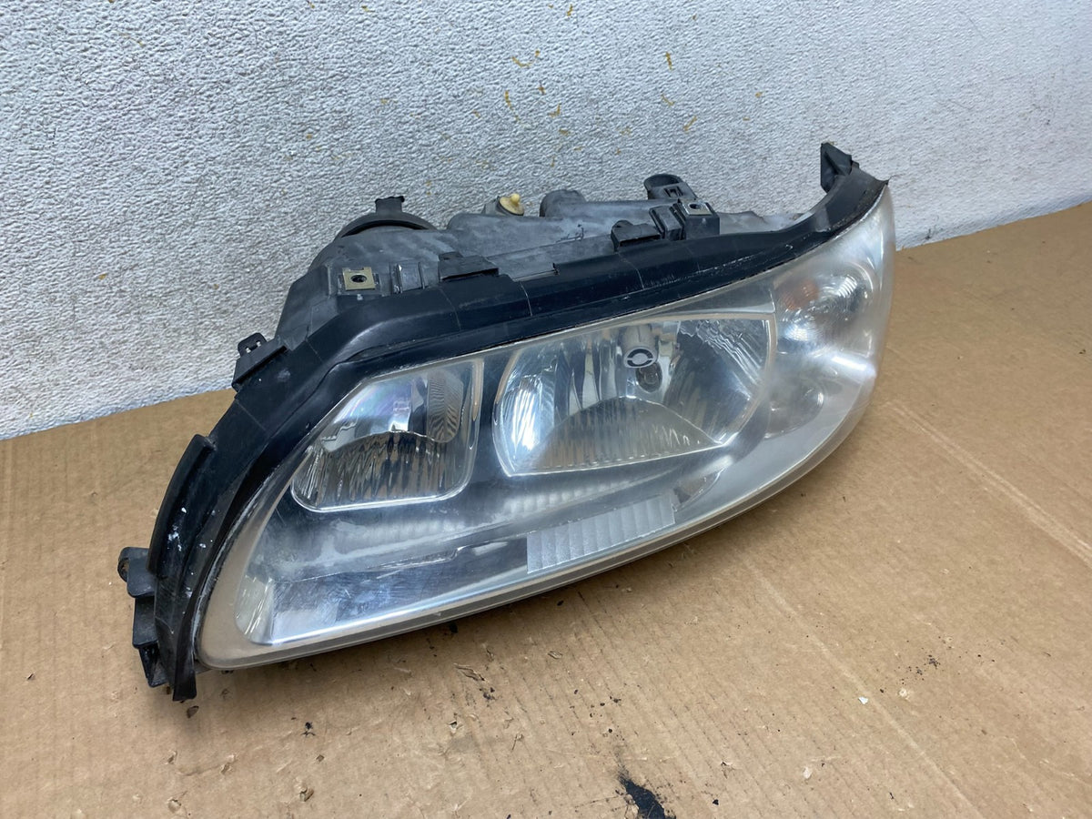 2005 to 2007 Volvo XC70 V70 Left Halogen Driver Side Headlight AI8819 DW2