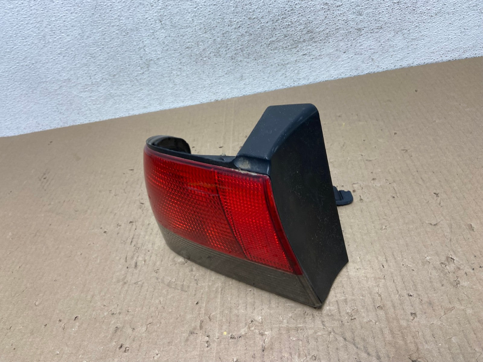 1994 to 1998 Saab 900 & Turbo Left Driver LH Side Tail Light AE9732 LK1