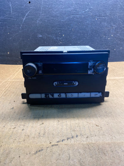 2005 to 2007 Ford F250 F350 Radio Audio AM/FM Receiver  OEM AB3799 DG0