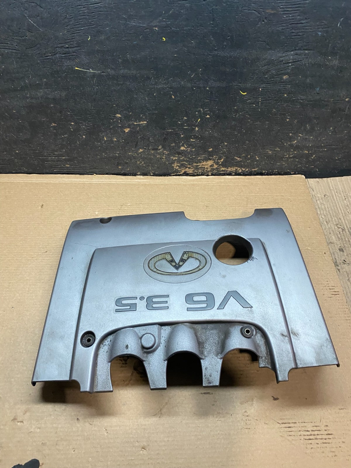 2002 to 2004 Infiniti i35 3.5L V6 Engine Motor Cover OEM V9327 DG1