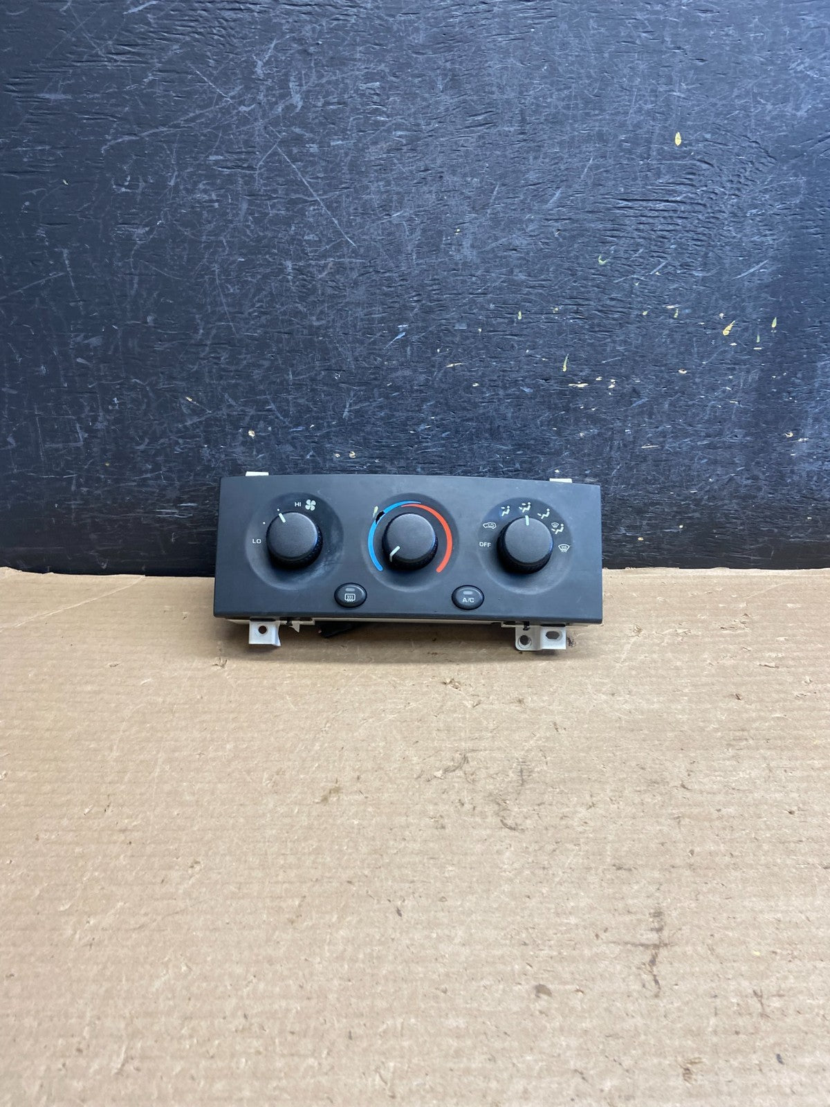 1999 to 2004 Jeep Grand Cherokee A/C Climate Control Bezel ah3941 DG0