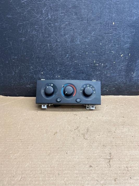 1999 to 2004 Jeep Grand Cherokee A/C Climate Control Bezel ah3941 DG0
