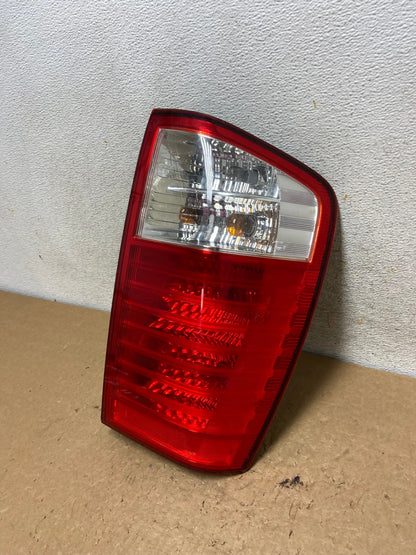 2007 to 2010 Kia Sedona Right Passenger RH Side Tail Light AI3702 LK1